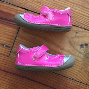 NEW Stride Rite Pink And Silver Shoe, sz 5T